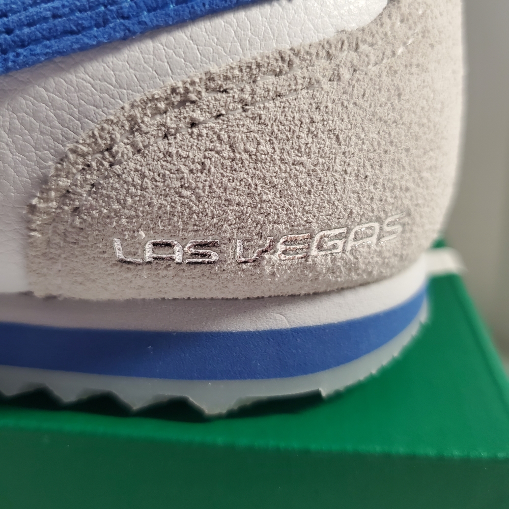 Puma White and Blue Women's Sneakers with Red Accents - Picture 3 of 10